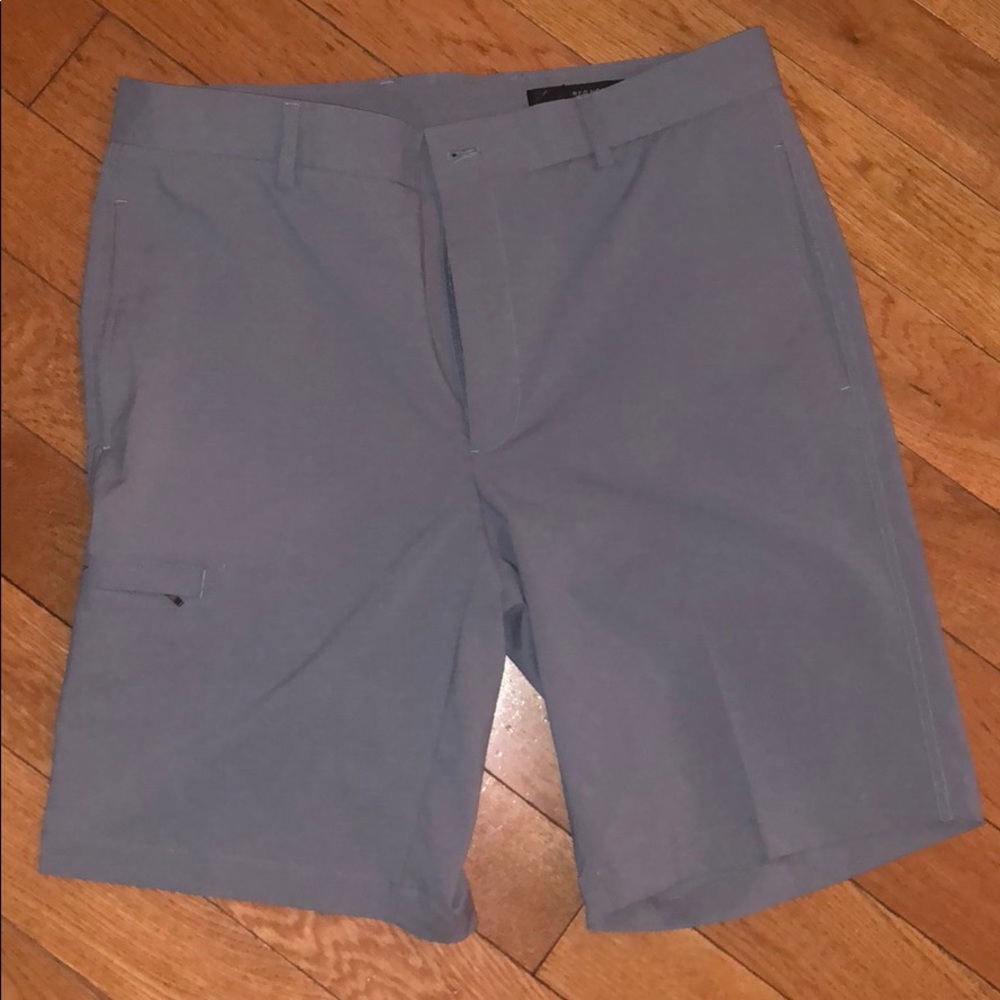 Multiple pairs of Mens Greg Norman Shorts